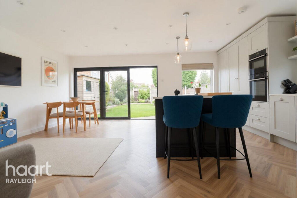 House in Rochford, Rayleigh - More