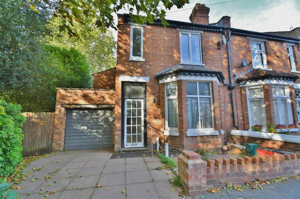 3-bed terraced on Victoria Road, Leamington Spa, £400,000