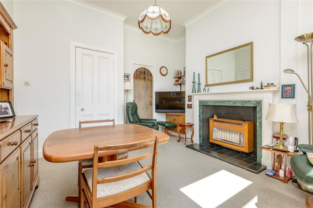Apartment in Edinburgh, Trinity - View 4