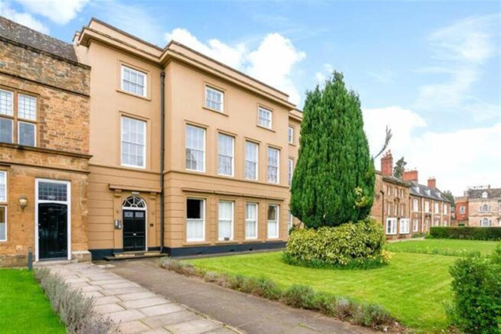 Main image of property: South Bar Street, Banbury