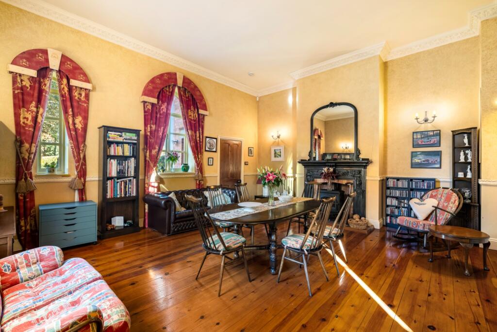 House in Lincoln - View 3