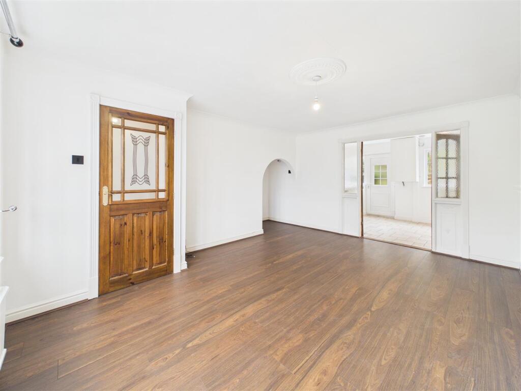 House in Gedling, Nottinghamshire - More