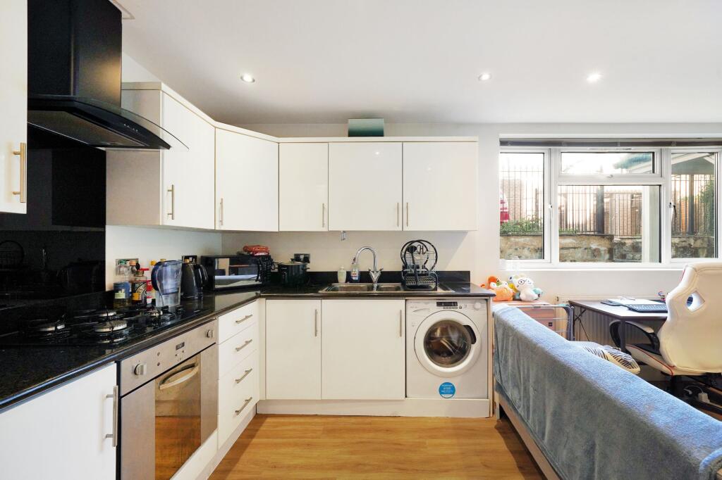 Apartment in Croydon - View 5