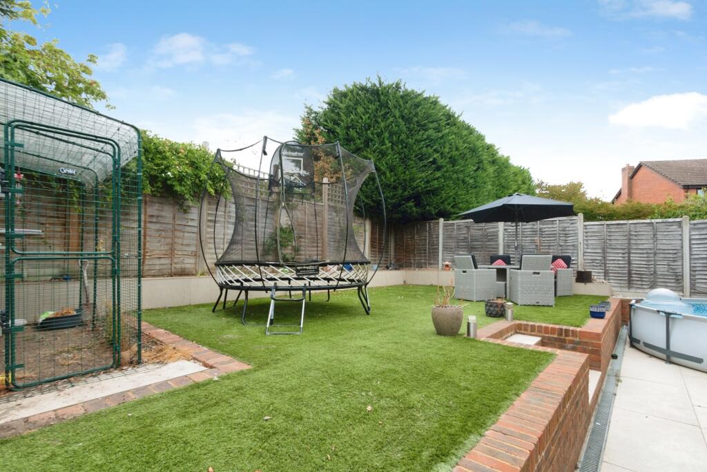 House in Surrey Heath, Windlesham - View 4