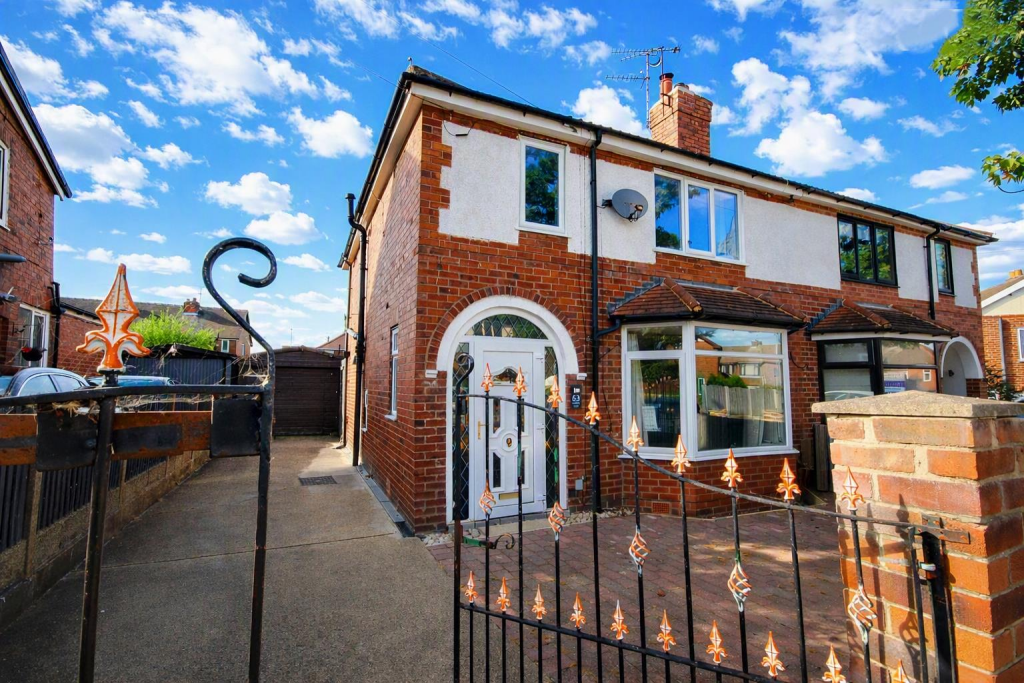 Main image of property: Carleton Crest, Pontefract