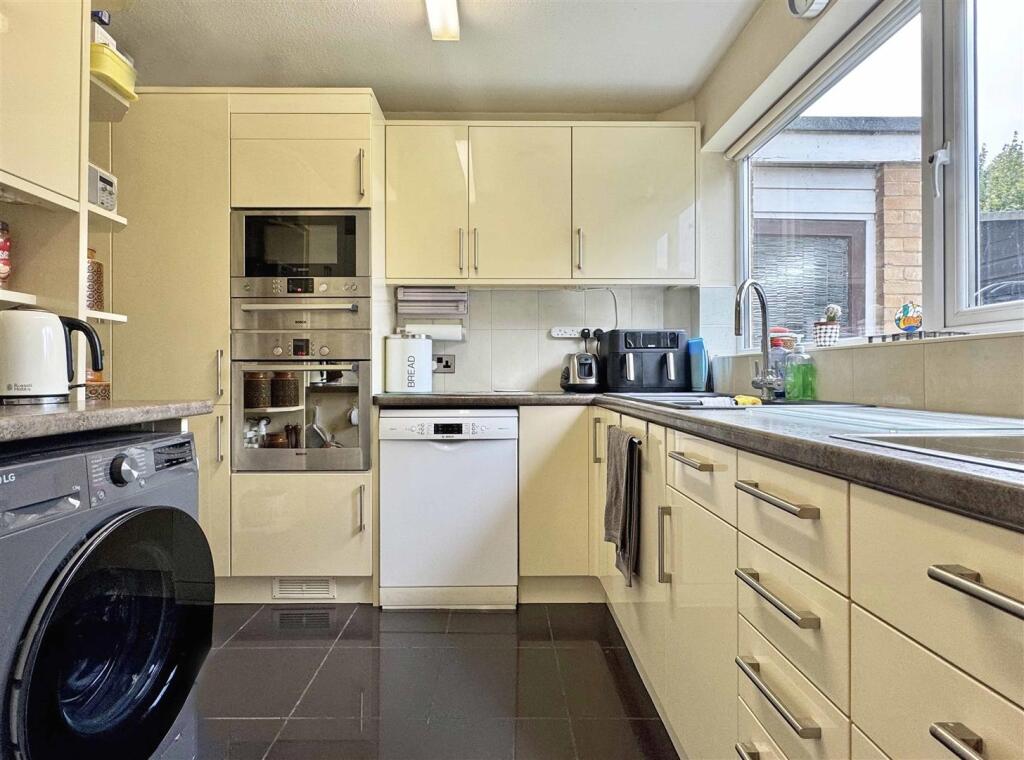 House in Chelmsford, Great Baddow - View 2