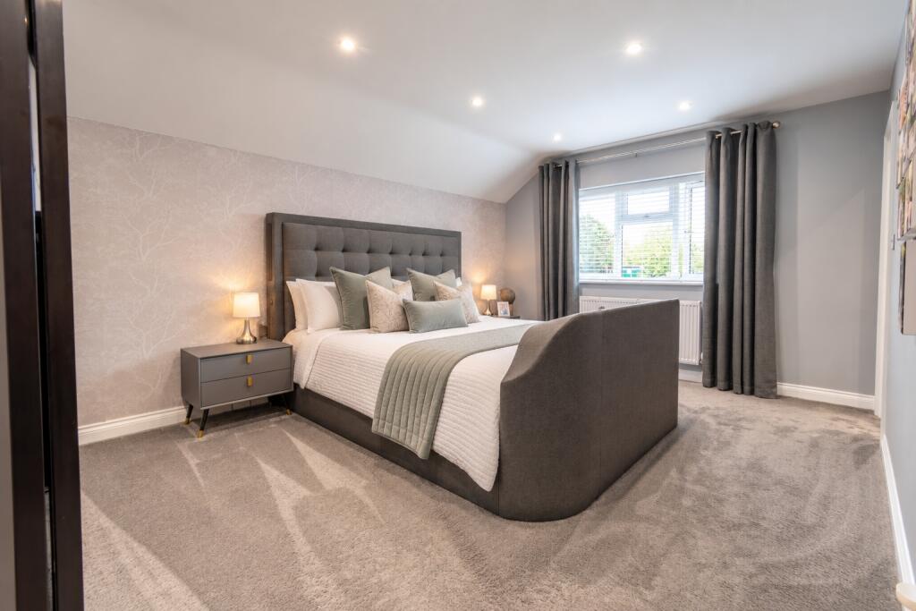 House in Thatcham, West Berkshire - More