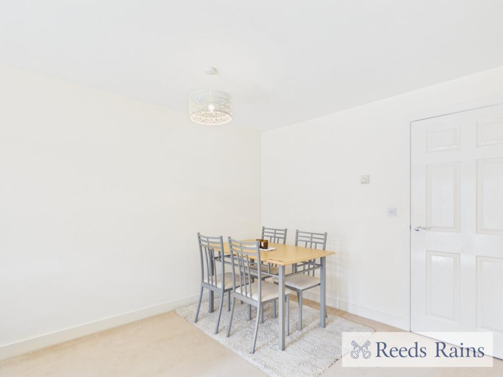 House in Romford - More