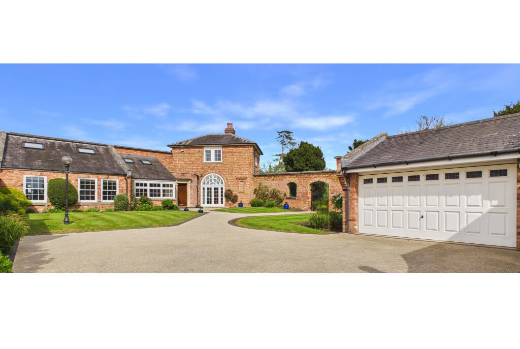 Main image of property: Clopton House Gardens, Stratford-Upon-Avon, CV37
