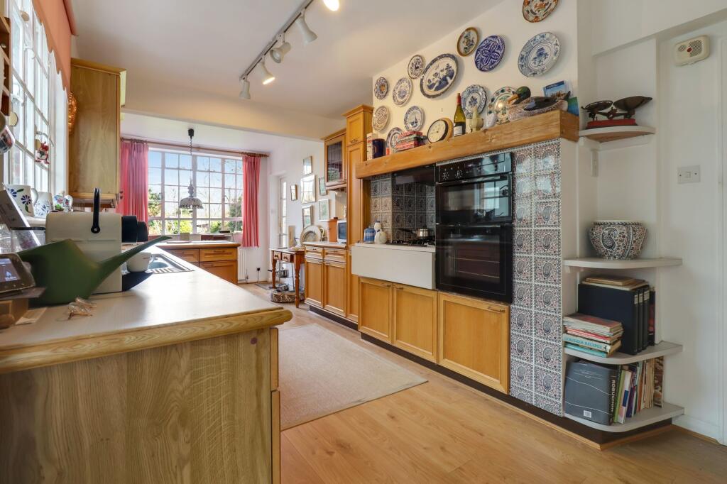 Palace Road, East Molesey, KT8 photo 4