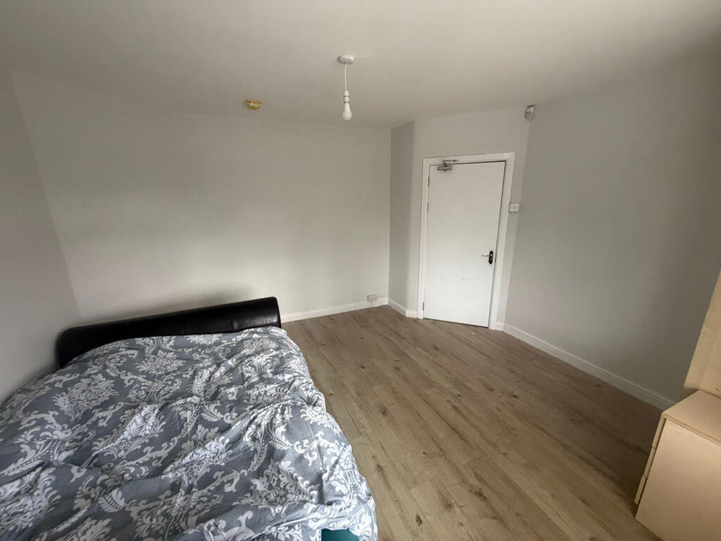 Main image of property: MiddleMore ,Birmingham, B31