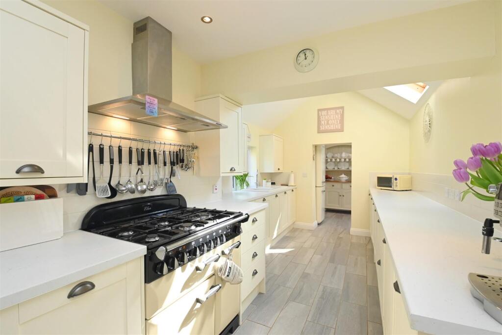 14, Brook End photo 4