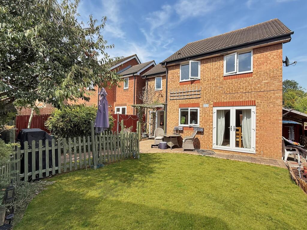 Goshawk Close, Hartford, PE29 photo 4