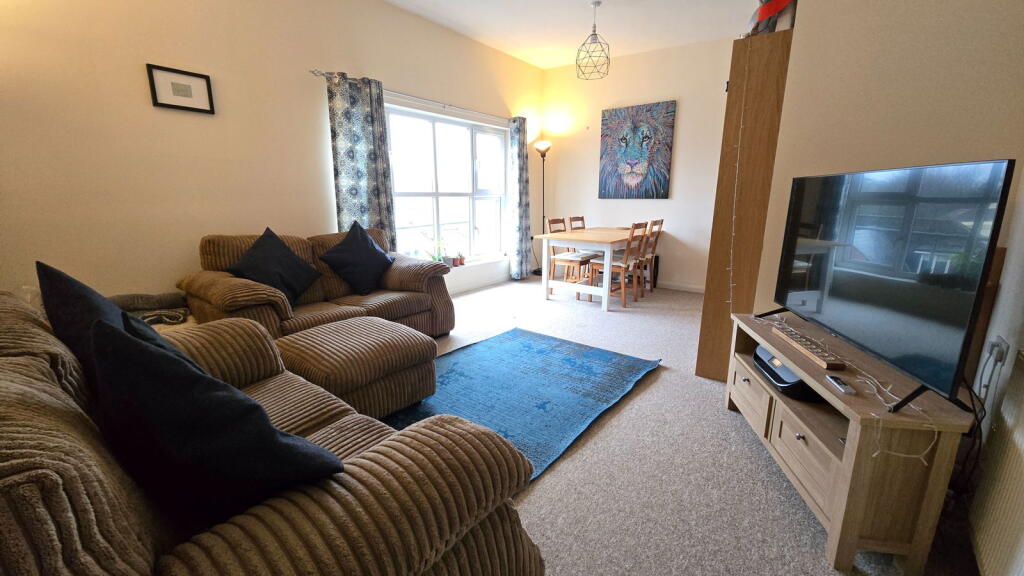 Taylers Court, Pelican Lane, Newbury, RG14 1AQ photo 2
