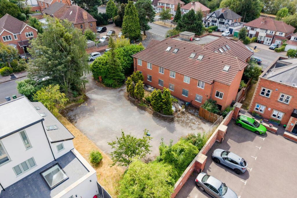 251 Warwick Road, Solihull, B92 7AH - by Present Your Property 0056.jpg
