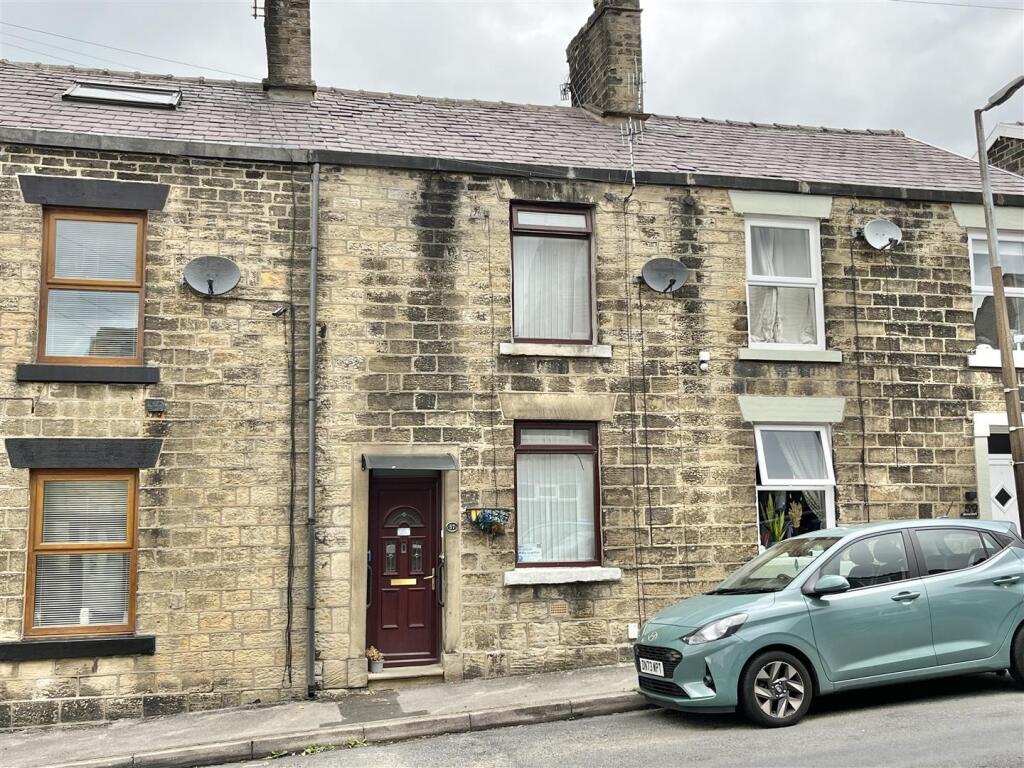 Main image of property: Brosscroft, Hadfield, Glossop