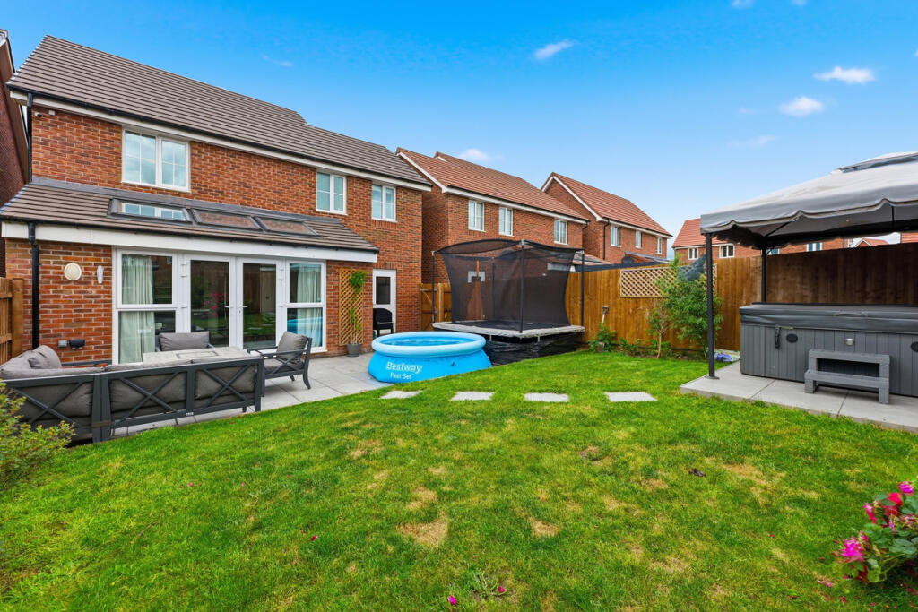 Violet Grove, Newark, NG24 - More