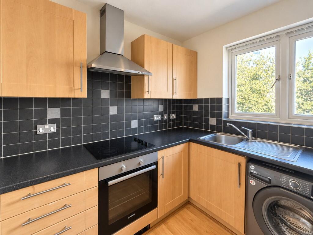 Apartment in Sefton, Liverpool City Region - View 4