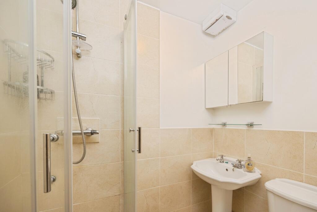 Apartment in Tunbridge Wells, Kent - View 5
