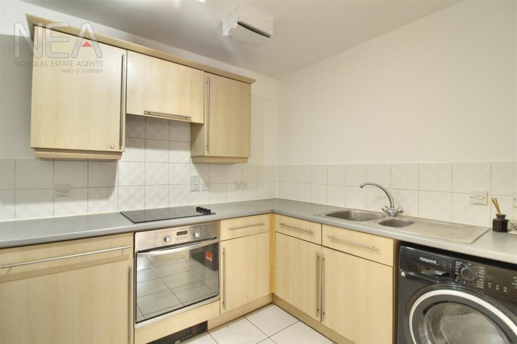 Apartment in Reading - View 5