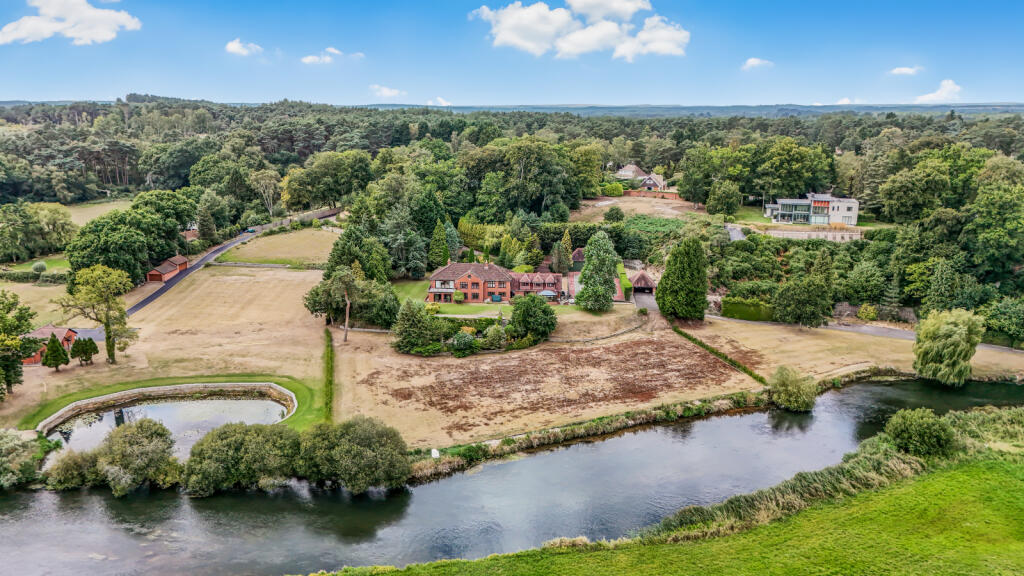 Avon Castle Drive, Ringwood, Dorset, BH24