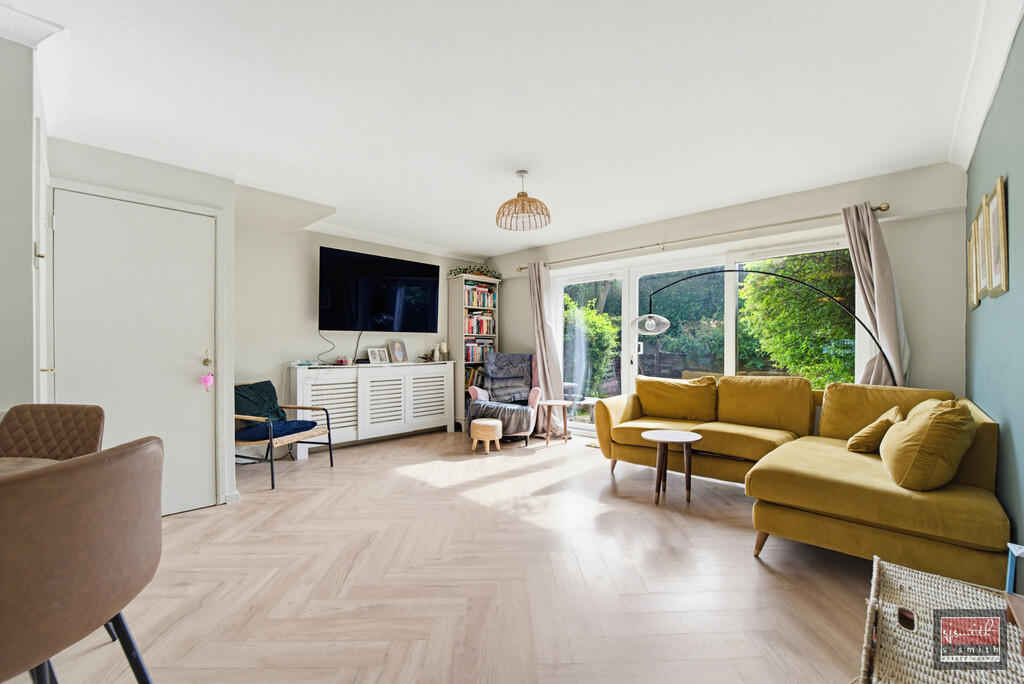 Baden Close, Staines-upon-Thames, Surrey TW18 photo 2