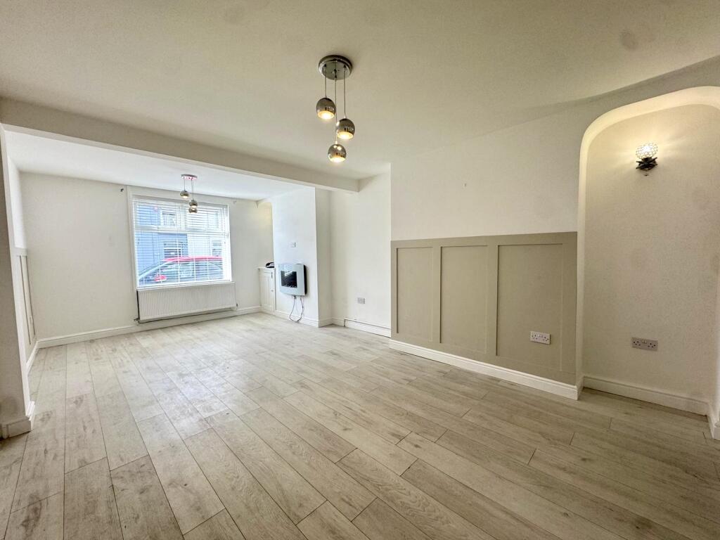 House in Merthyr Tydfil, Cefn-coed-y-cymmer, Cefn Coed - View 3