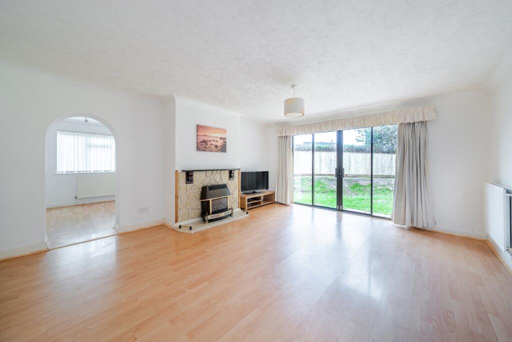 Springfield Crescent, Fremington, Barnstaple, Devon, EX31 photo 2
