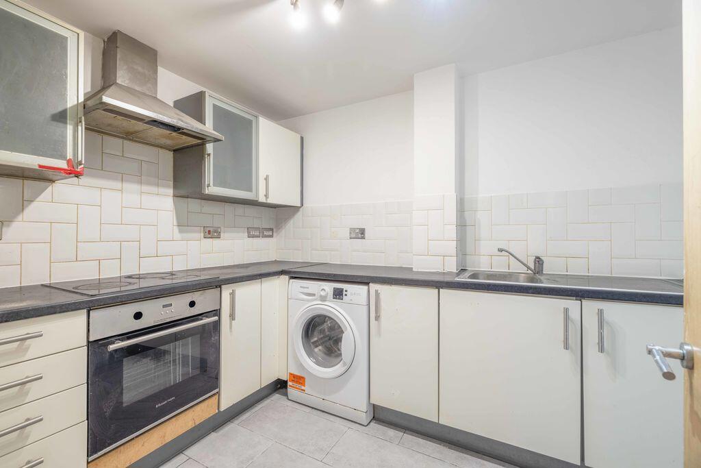 Apartment in Slough - View 4