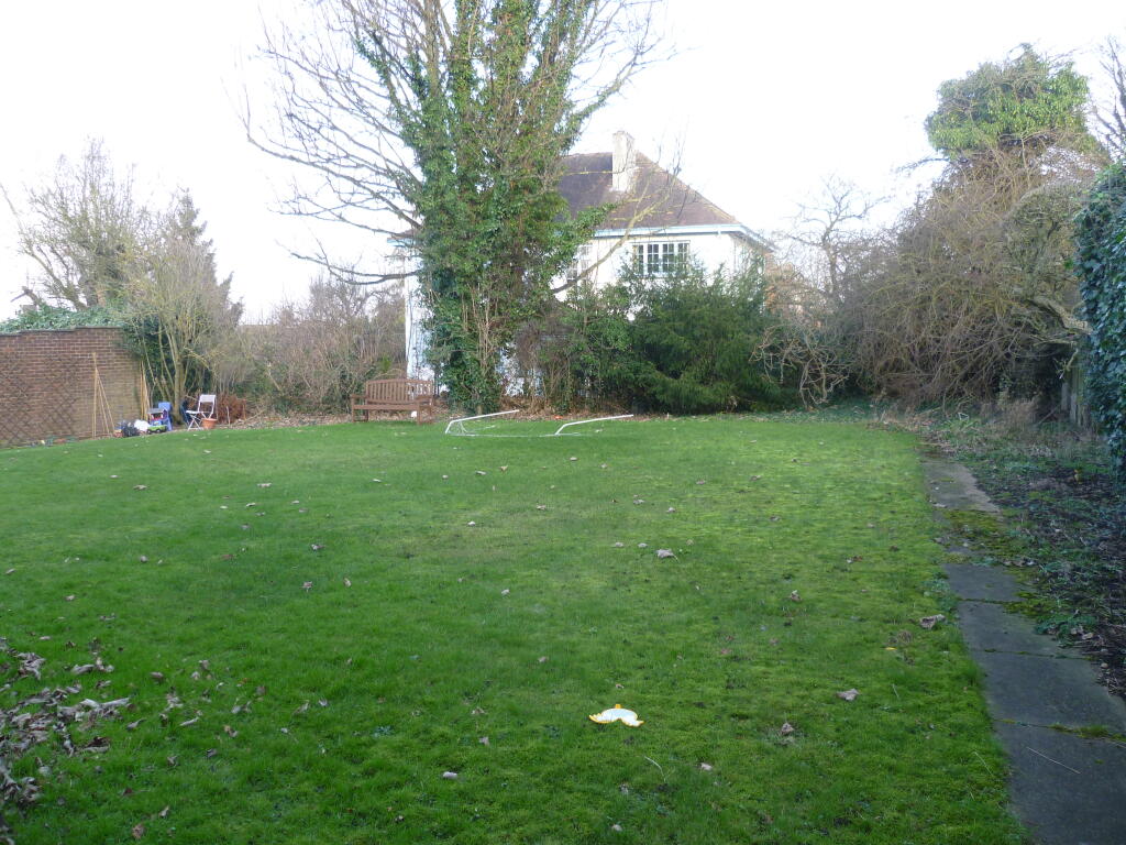 Apartment in Watford - More