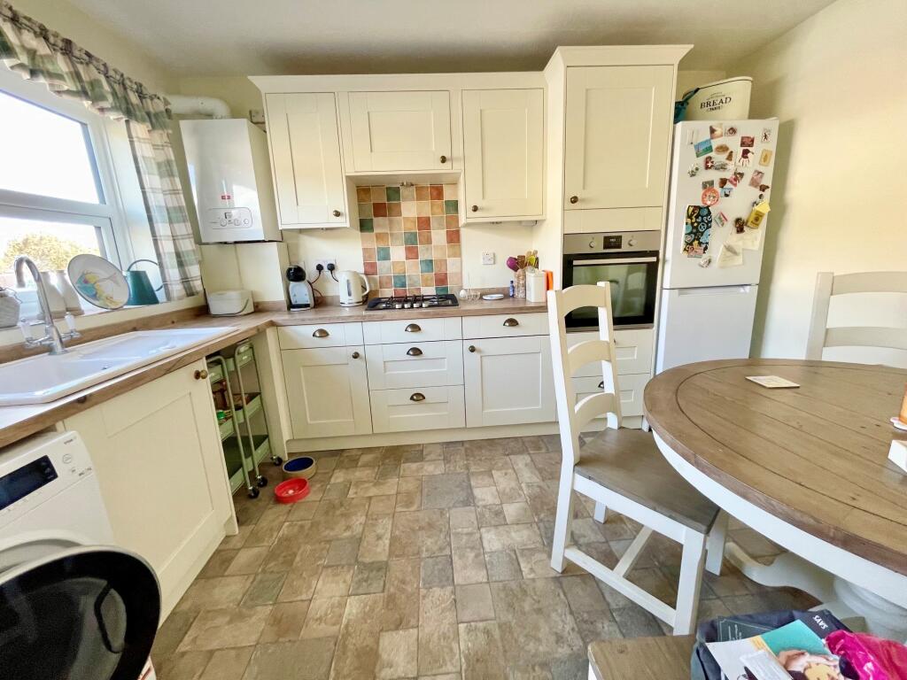 House in Southend-on-Sea - More