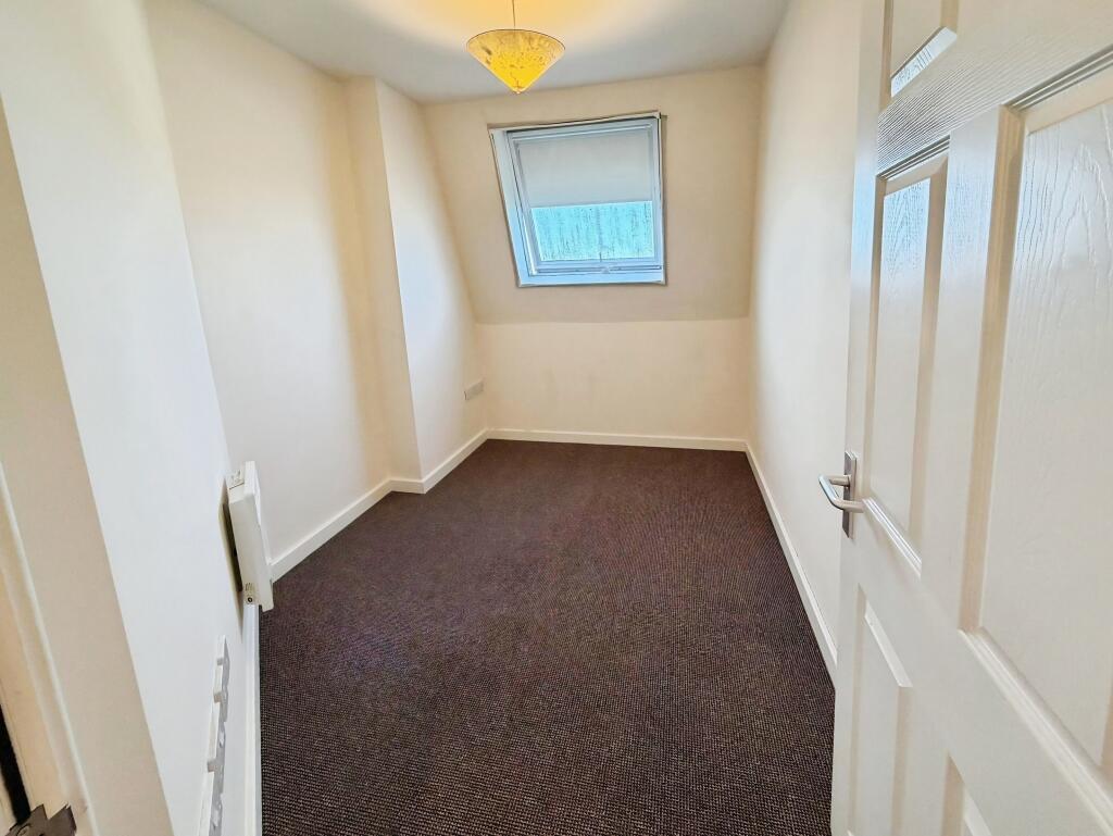 Apartment in Peterborough, Bretton - View 4
