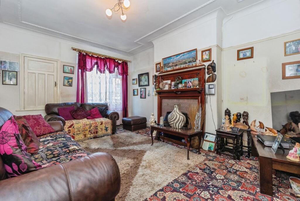House in Manchester, Old Trafford - More