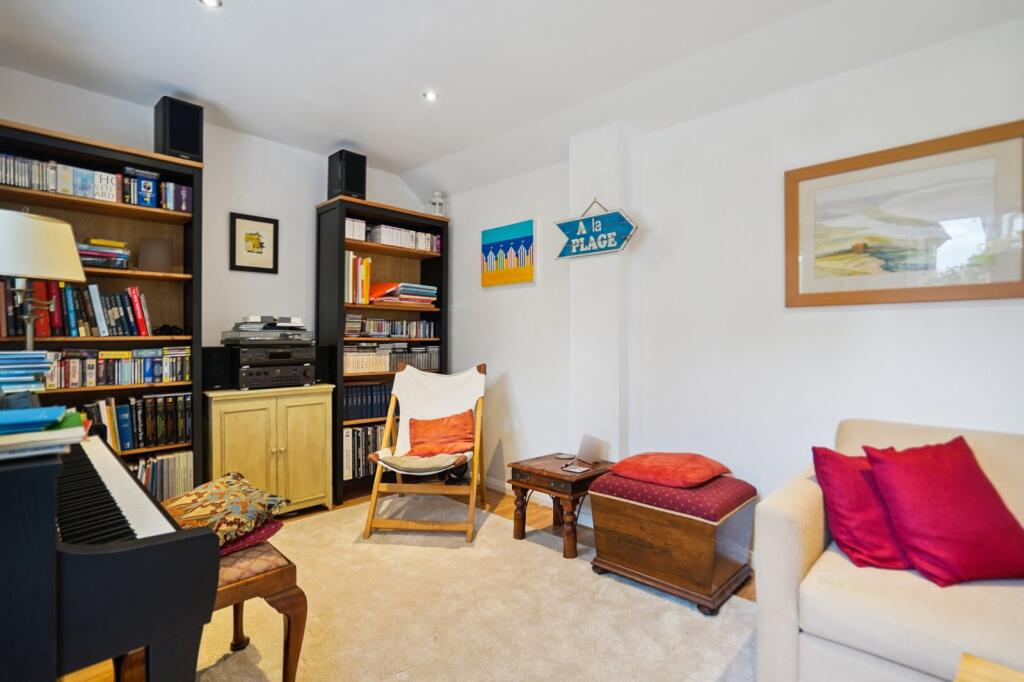 Joiners Lane, Chalfont St. Peter, Gerrards Cross, Buckinghamshire, SL9 photo 4
