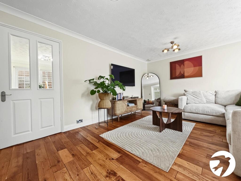 House in Chatham, Medway - More