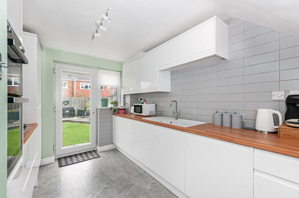 House in Hull - View 4