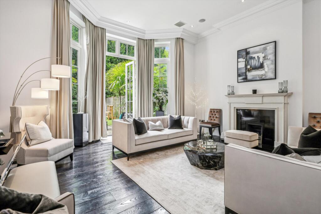 Charlotte Terrace, Princess Square, Esher, Surrey, KT10 photo 3