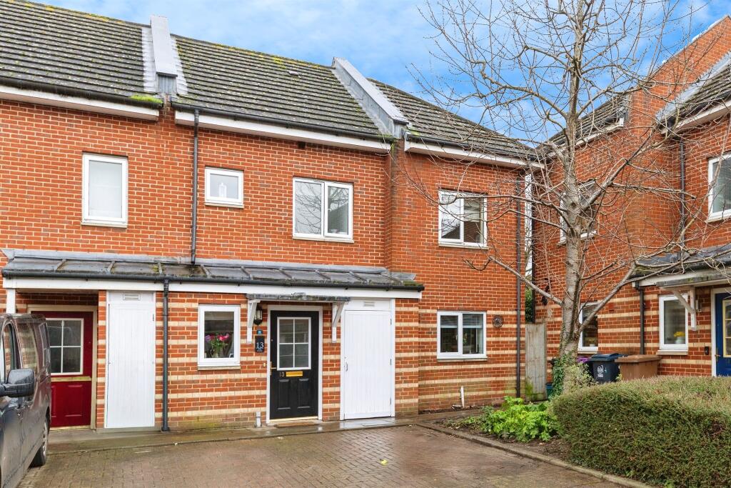 Main image of property: Par Close, Hertford