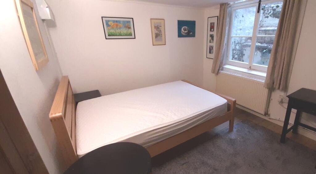 Apartment in Brighton, Round Hill - More