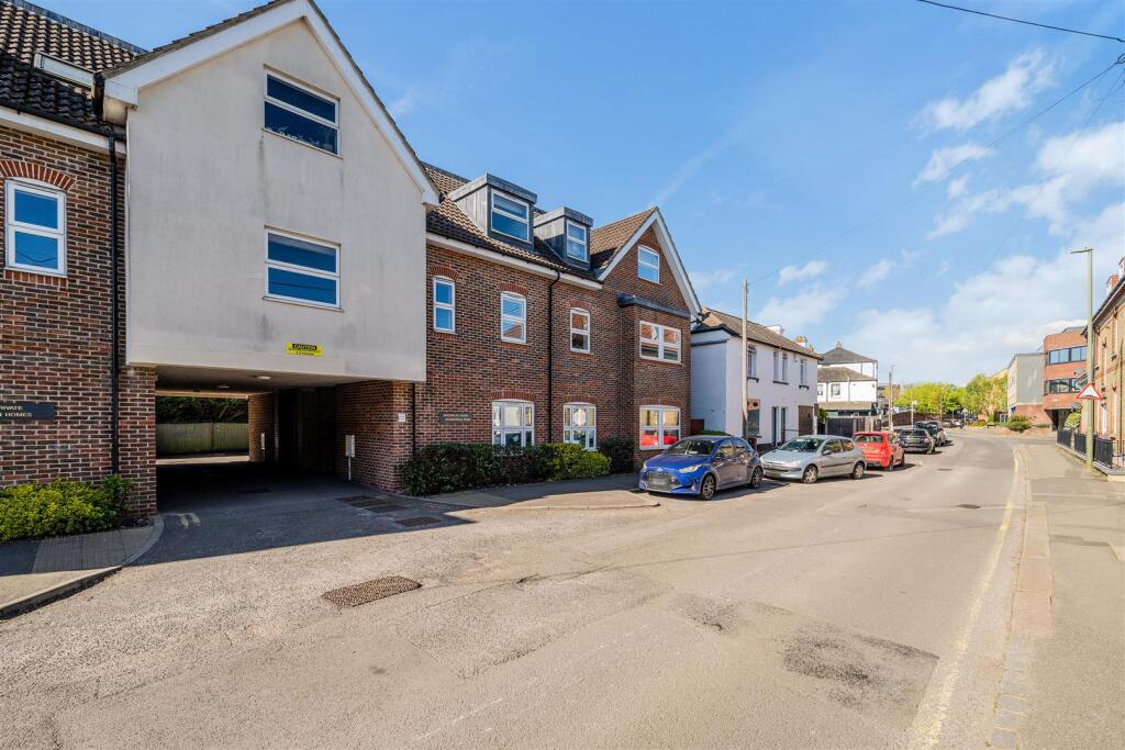 Main image of property: Prospects Court, 20 Holmesdale Road, Reigate