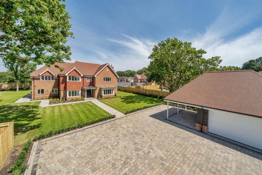 Main image of property: Brook Avenue, Warsash