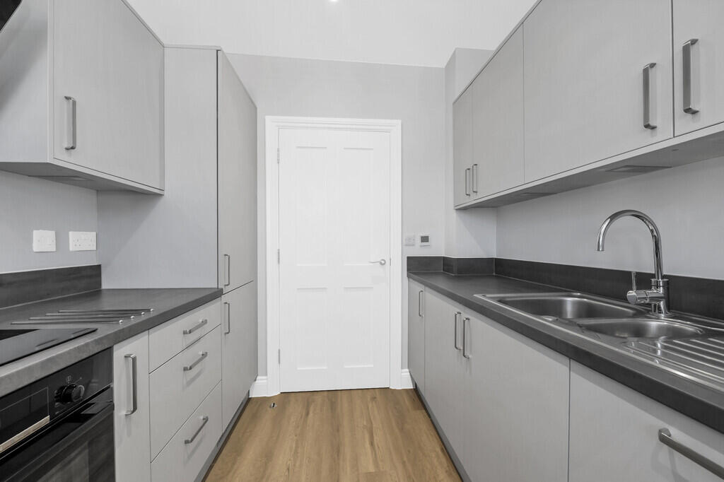 Apartment in West Suffolk, Priors Estate, Bury St Edmunds - View 5