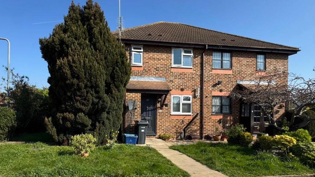 Main image of property: Cumberland Close, Barkingside, IG6