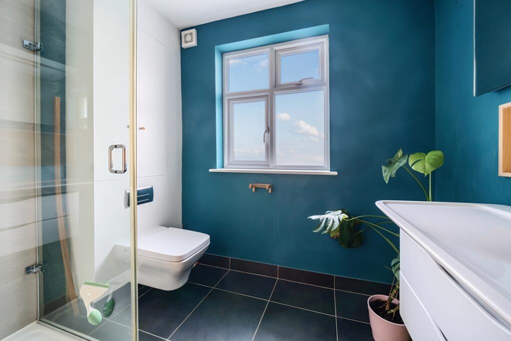 4 bedroom semi-detached house for rent