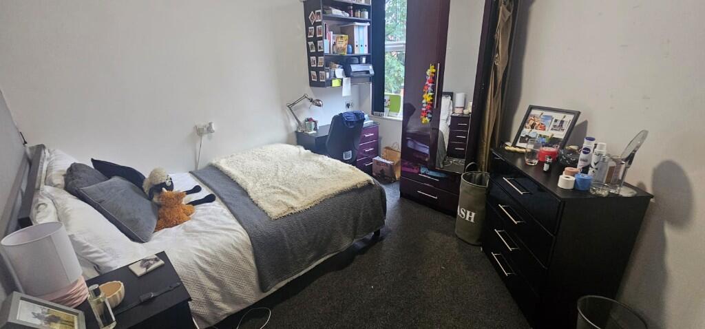 8 bedroom terraced house for rent