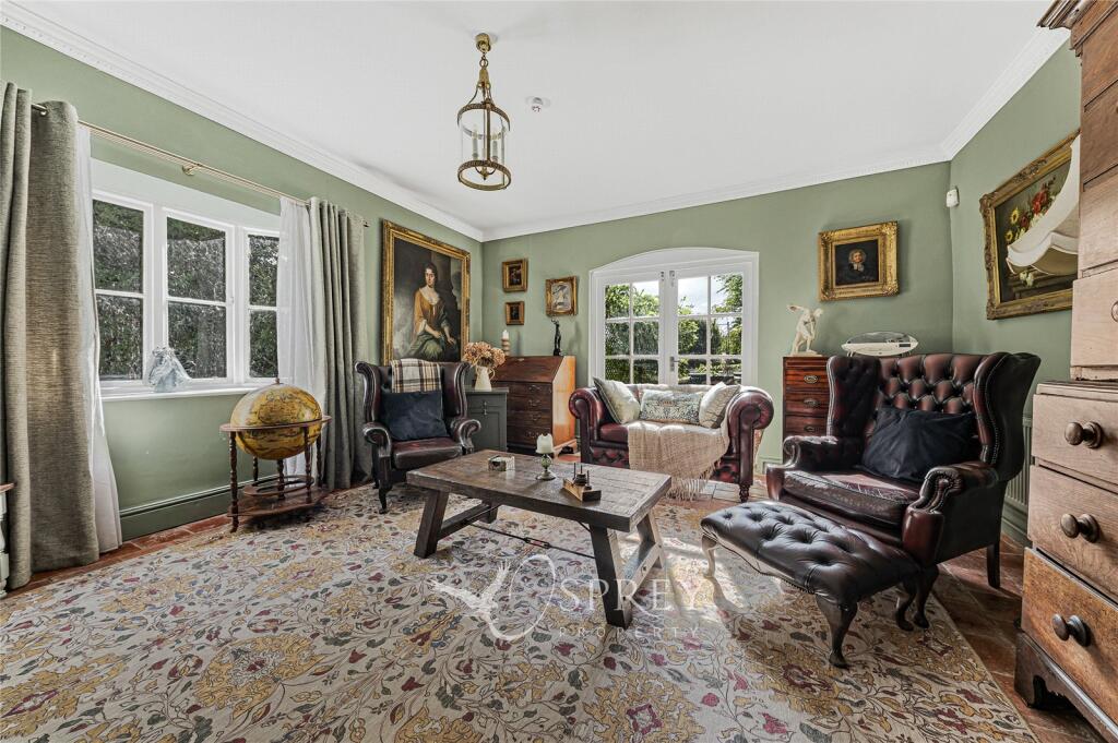House in Thrapston, Islip - More