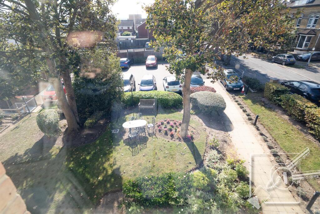 Glen View, Gravesend photo 2
