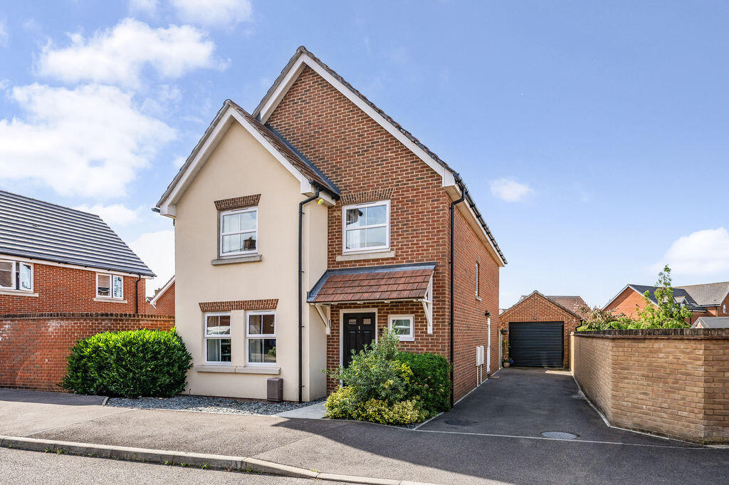 Main image of property: Roedeer Close, Emsworth