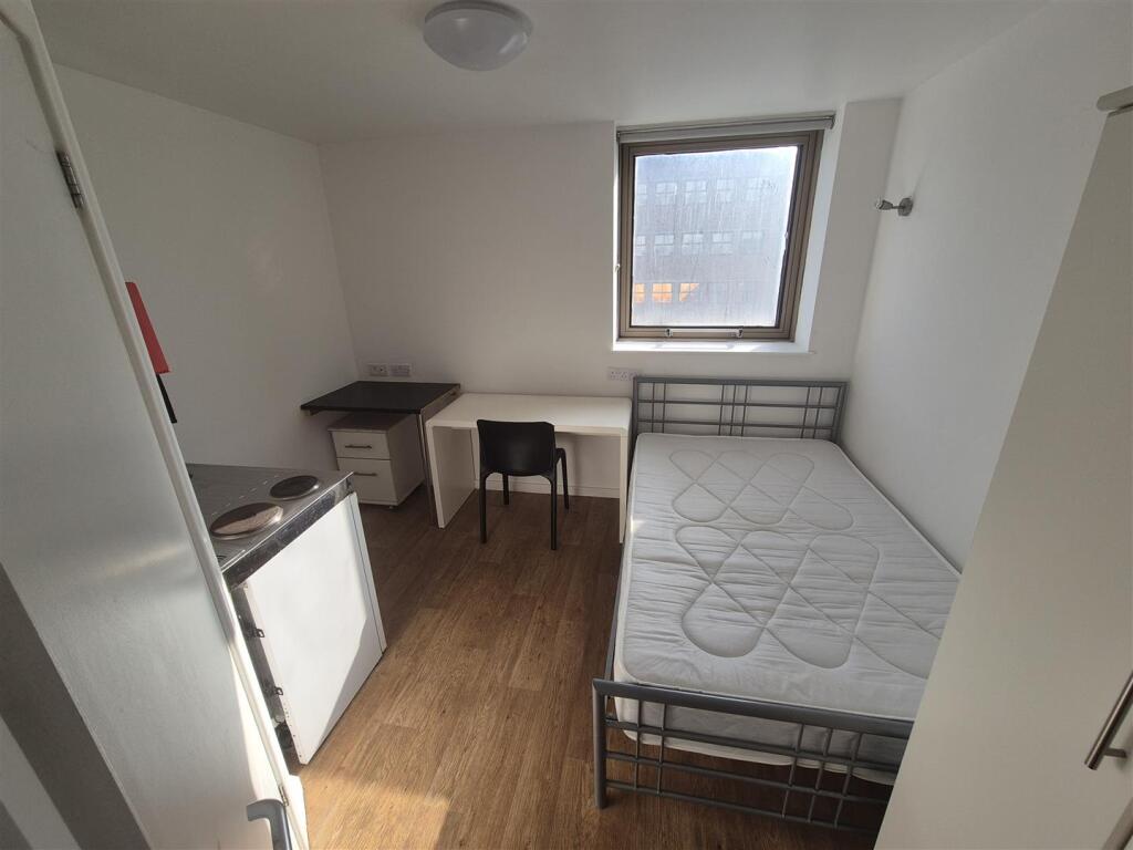 Main image of property: BILLS INCLUDED, SELF CONTAINED STUDIO