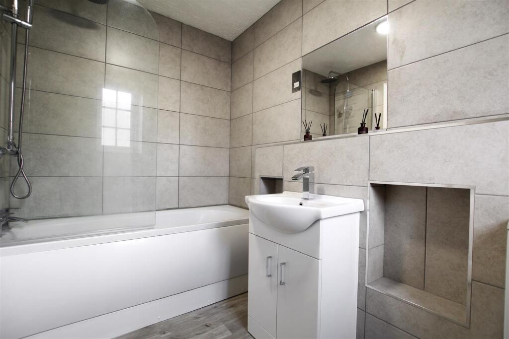 Apartment in Dartford - View 3
